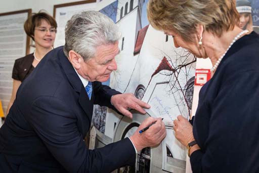 Bundespräsident Gauck gratuliert der Kirchengemeinde zum neuen Tor