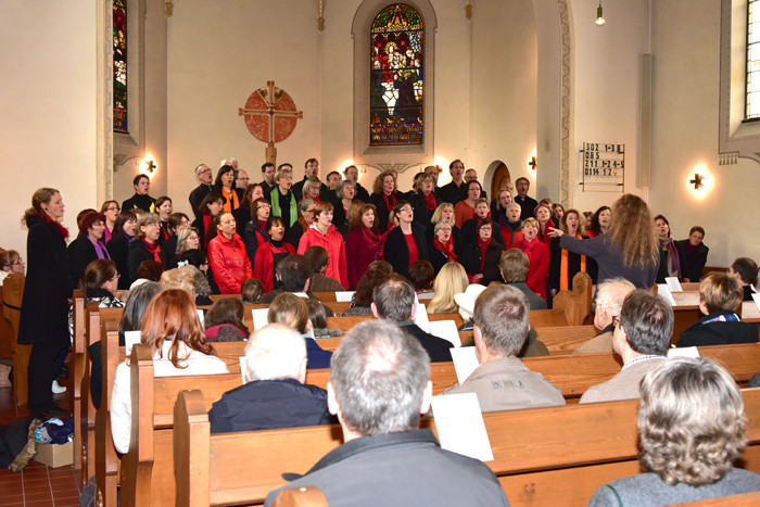 Zu einem fränkisch-bayrischen Gospelfest wurde der Gegenbesuch vom Gospel- und Posaunenchor Bamberg-St.Stephan im Oktober 2015